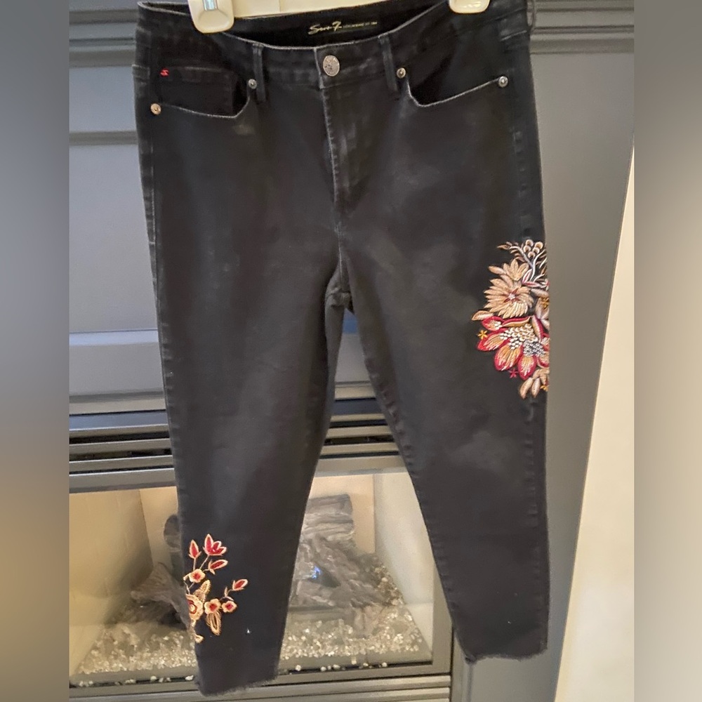 Worn 2X. Seven7black embroidered skinny high waist jeans